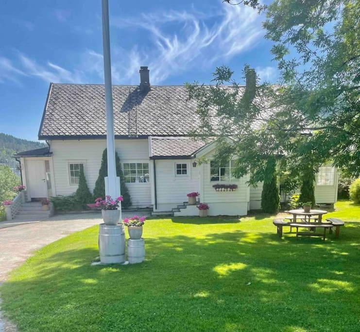 Nakkentunet - Familievennlig Hus Pa Gardstun. Holiday home *