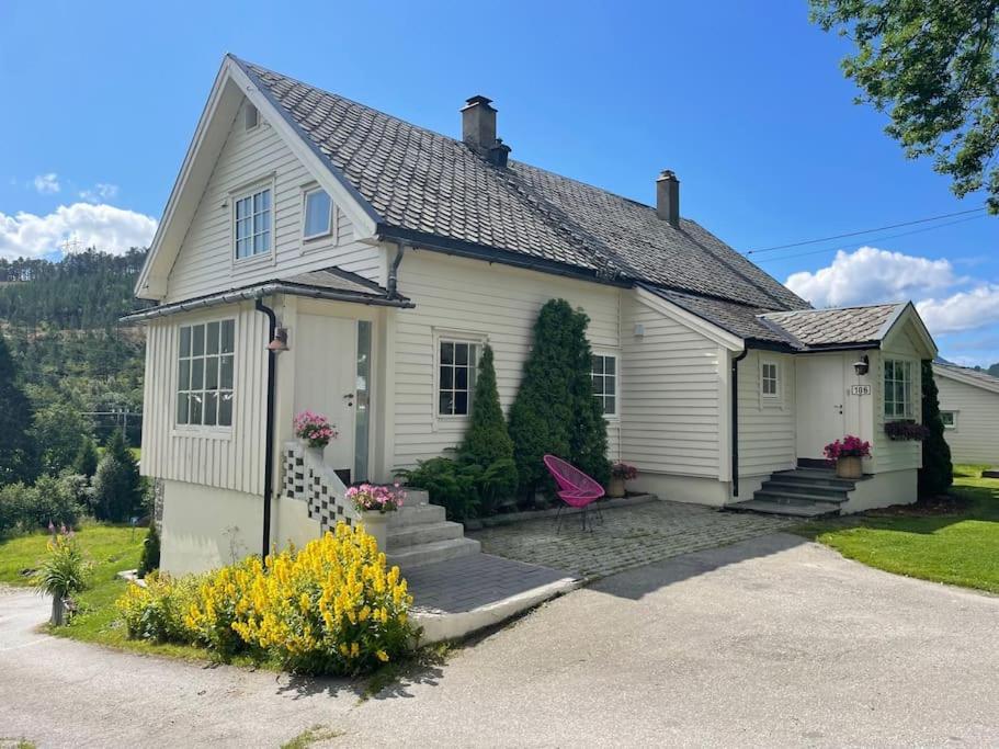Nakkentunet - Familievennlig Hus Pa Gardstun. Holiday home *